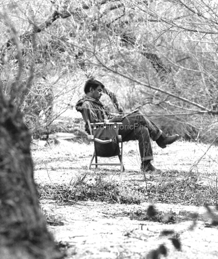 Frank Sinatra on set WM.jpg